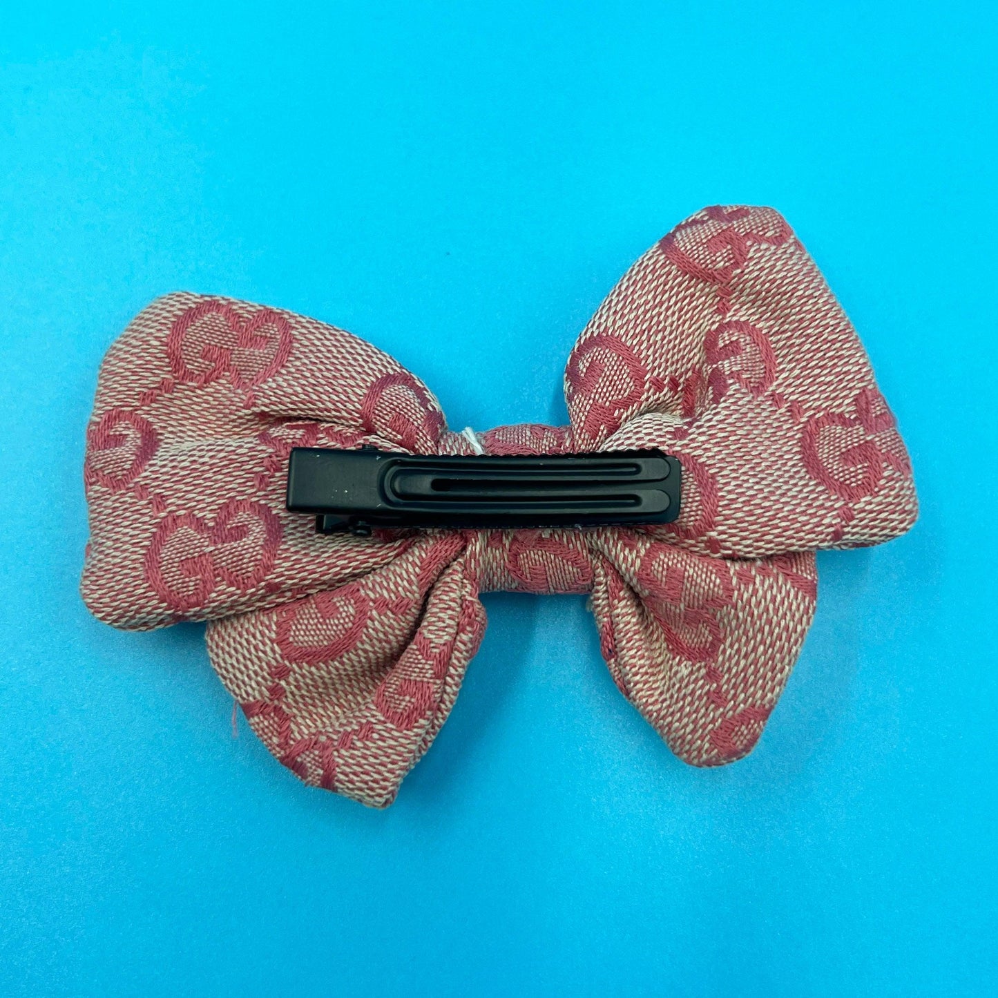 Pawcci Pearl monogram hair clip - bearsupreme